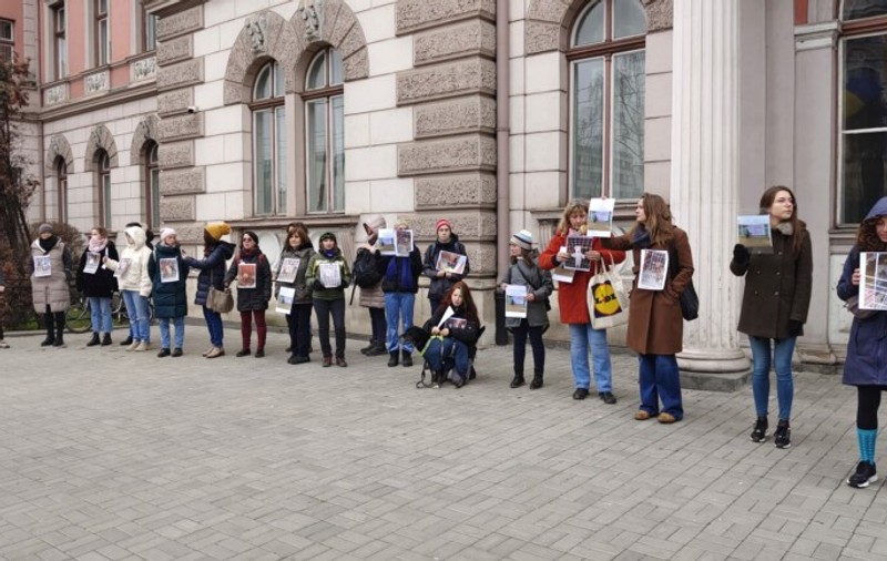 Protest la Cluj față de returnarea a 65 de câini de luptă către proprietari. Animalele, condamnate la moarte