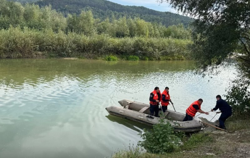 Copilul de 4 ani dispărut joi din comuna Dofteana, județul Bacău, a fost găsit mort în râul Trotuș. Sursă foto: bacau.net