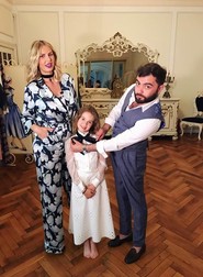 Fetița Andreei Bănică, o mica prințesă la botezul fratelui ei. Ce rochiță superbă va purta Sofia