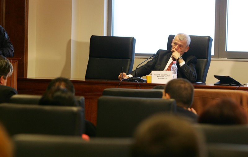 HAOS în Consiliul General al Capitalei! Primarul Sorin Oprescu face apel la AVOCATUL POPORULUI