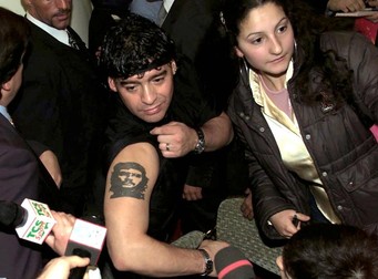 Diego Armando Maradona era mândru de tatuajul cu Ernesto Che Guevara FOTO: EPA-EFE/Maurizio_Brambatti