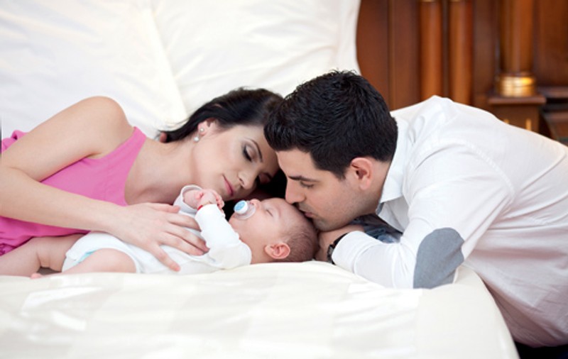Primele fotografii cu băieţelul lui Ellie White