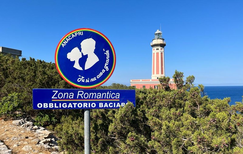 Insula italiană unde „sărutul e obligatoriu”. Zonele romantice sunt semnalizate