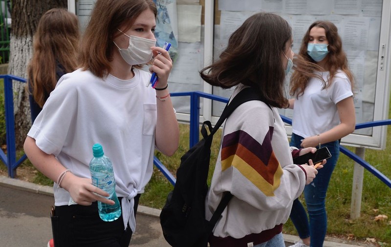 Ministerul Educaţiei: Mai mult de jumătate dintre părinţi vor cursuri faţă în faţă. Câţi părinţi preferă sistemul hibrid