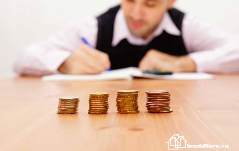 Imobiliare.ro: La ce costuri să te aștepți când iei un credit pentru casă
