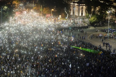 In jur de 40.000 de oameni au fost prezenți în Piața Victoriei pe 10 august, la „Protestul Diasporei”. Foto: Hepta
