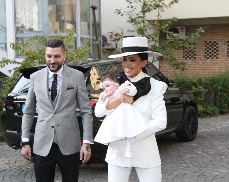 FOTO - Adelina Pestrițu și-a botezat fetița, pe Zenaida! Ce ținute a ales pentru marele eveniment