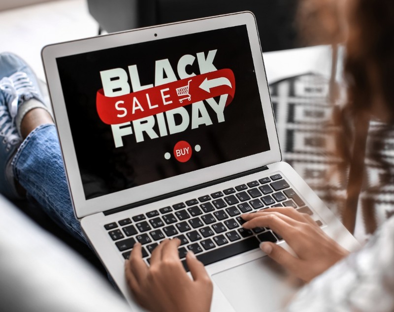 De Black Friday, mulți români cumpără produse de care nu au nevoie. Cumpărătorii compulsivi și fenomenul „FOMO"