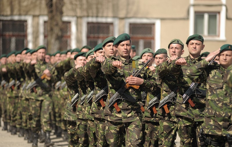 Militarii şi poliţiştii vor putea folosi banii pentru chirie pentru plata ratelor la creditele ipotecare. Preşedintele a promulgat legea
