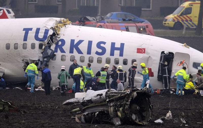O aeronavă s-a rupt în trei la Amsterdam