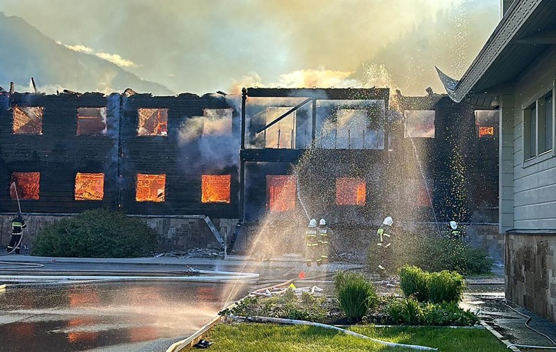 Palatul de iarnă al lui Vladimir Putin, distrus de un incendiu misterios. Civilii nu au voie să se apropie de zonă