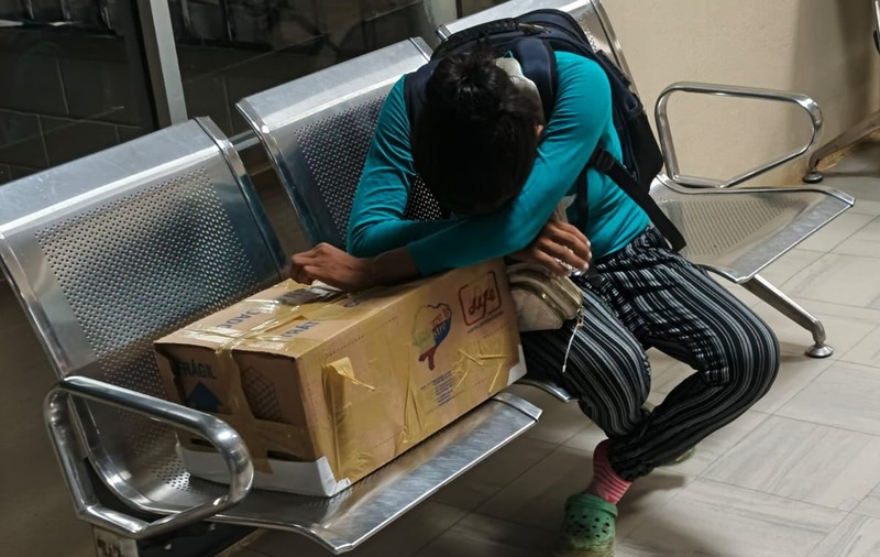 Bebelușul mort predat familiei într-o cutie de carton a declanșat un scandal național în Ecuador