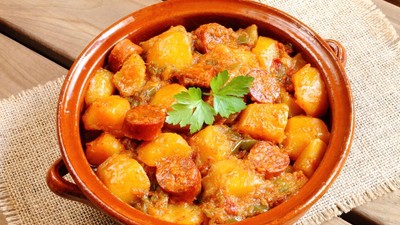 tocanita-de-cartofi-cu-carnati