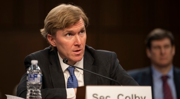 Elbridge Colby, subsecretar al apărării pentru politică, în timpul unei audieri a Comisiei pentru Forțe Armate a Senatului la Washington, DC