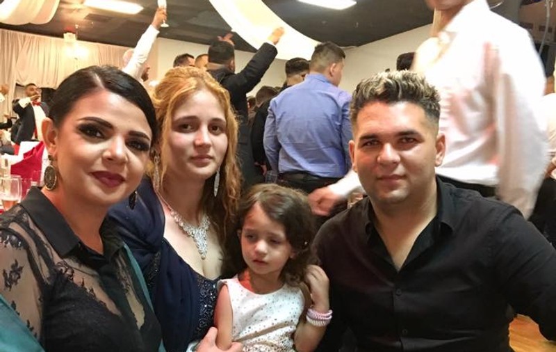 Laura Vass si trupa sa chemați special în SUA pentru un botez bănos