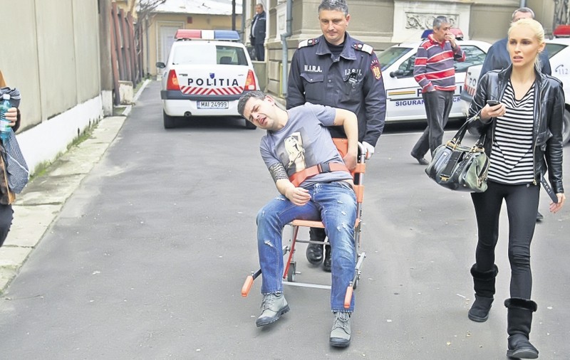 Iubitul Andreei Spătaru susţine că a fost bătut de poliţişti: «M-au cotonogit în drum spre secţie»