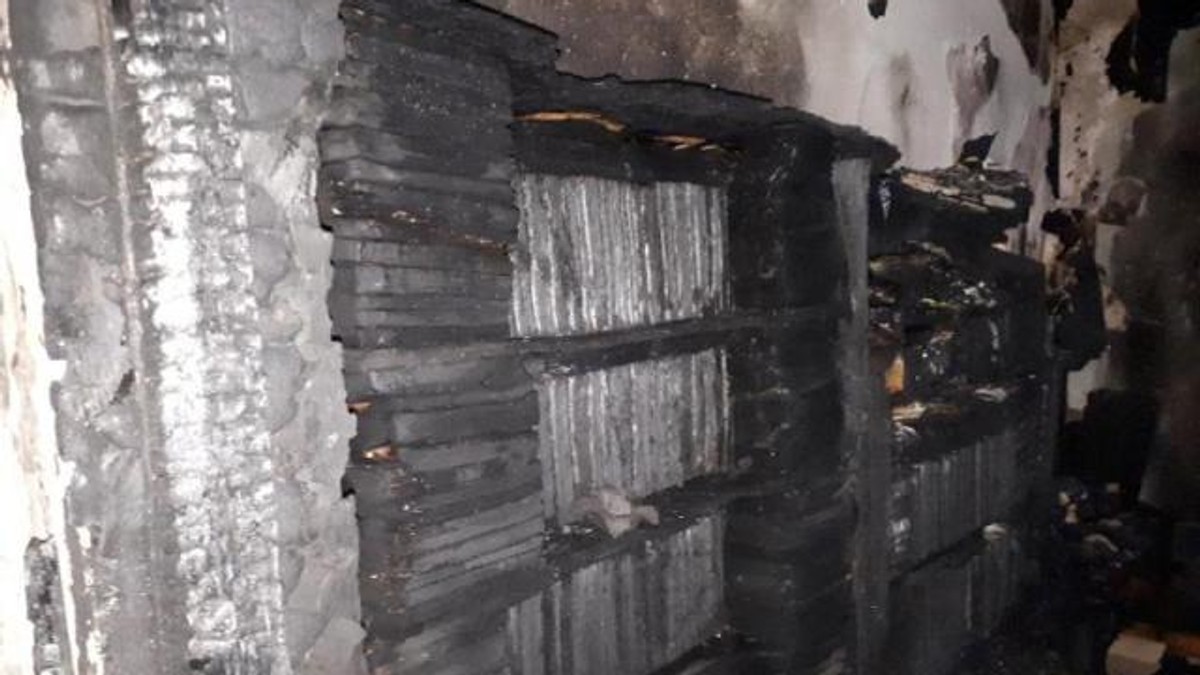 Imaginile groazei din apartamentul mistuit de foc în Piatra-Neamț. Detaliul ironic descoperit de o mătușă