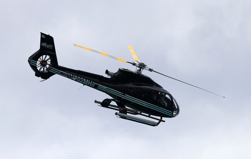O persoană a fost rănită după ce un elicopter cu turiști la bord s-a prăbușit pe o plajă în Hawaii