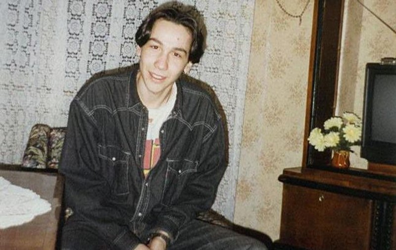 Victor Ponta, AȘA CUM NU l-ai mai văzut VREODATĂ! Uite cum arăta în adolescență! Fotografii de COLECȚIE