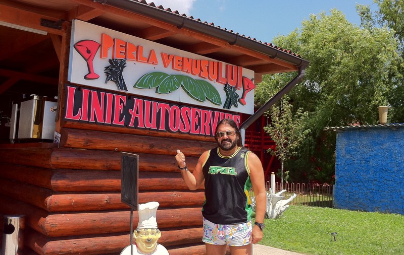 Pe litoral, rebelul Gheorghe Gheorghiu mânâncă la autoservire
