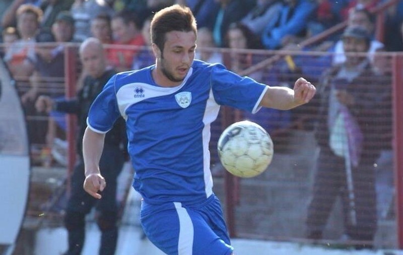 Fotbaliștii fug pe capete dintr-o Românie fără perspective. ^Golgheterul de la Muscelul Câmpulung a plecat la muncă, în Anglia
