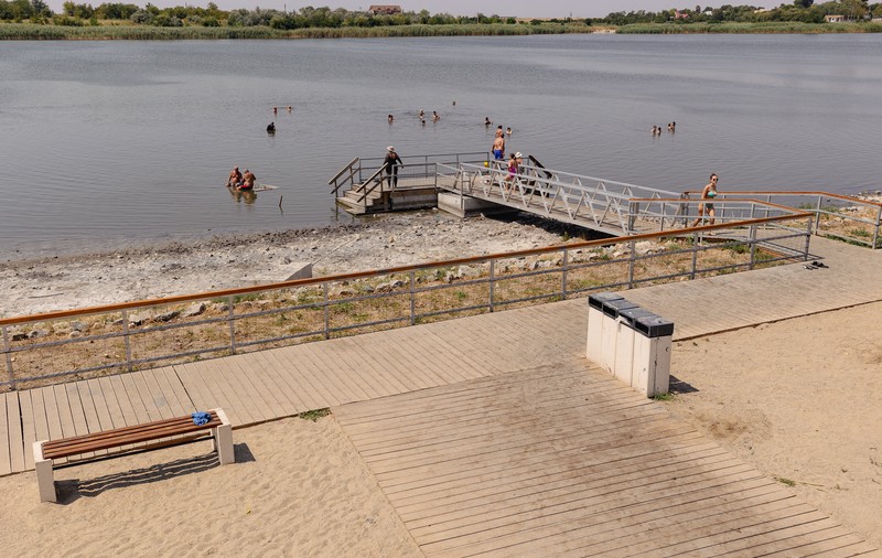 FOTOREPORTAJ. Marea Moartă din inima Ialomiței. Se întorc turiștii la Amara, pe plajele reabilitate cu fonduri europene