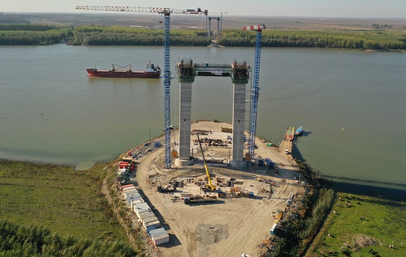 A fost emisă autorizaţia de construire pentru primii șapte kilometri din drumul de legătură aferent podului de 500 de milioane de euro peste Dunăre