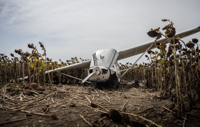 „Eram prea beat, nu-mi amintesc nimic! N-am permis, n-am pilotat nici pe simulator”. Declarațiile tânărului care a furat un avion Cessna și a aterizat cu el lângă centrala nucleară Paks