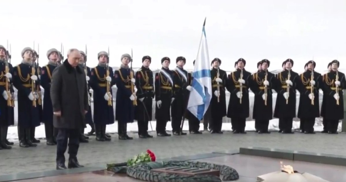 Vladimir Putin în vizită la un memorial din Murmansk Captură X