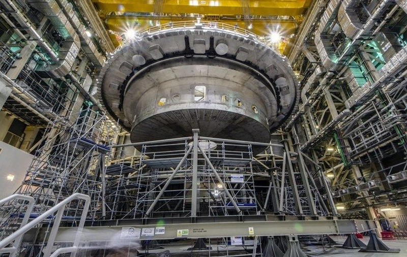 “Întâlnire de gradul trei”. A fost montată componenta gigantică a primului reactor nuclear pe fuziune din lume