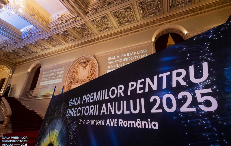 Gala Directorii Anului 2025 și-a premiat câștigătorii. Mariana Stan, directoarea școlii din Dor Mărunt, a primit marele trofeu