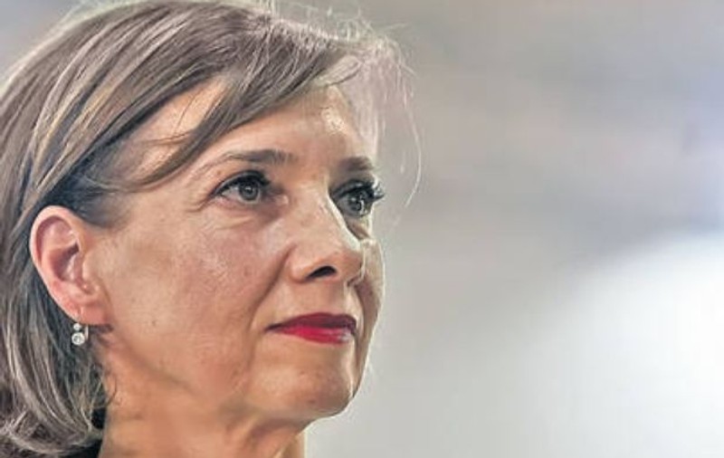 Klaus şi Carmen Iohannis au aterizat în America. Ce ţinută a purtat Prima Doamnă la coborârea din avion