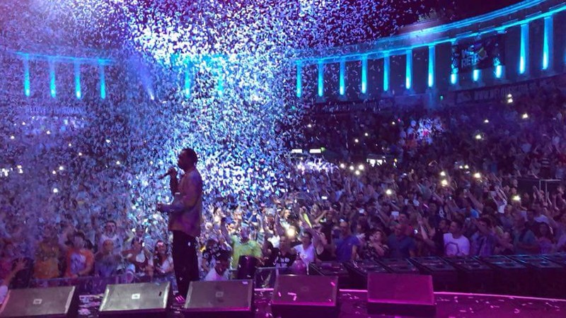 Dr. Alban, în timpul concertului "We love retro", de la Arenele Romane