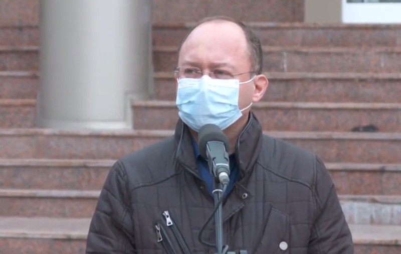 VIDEO | Mesajul ministrului Bogdan Aurescu, la vaccinare: Am pierdut-o pe mama în decembrie. Am suferit anul trecut pentru că nu am putut să o îmbrățisez