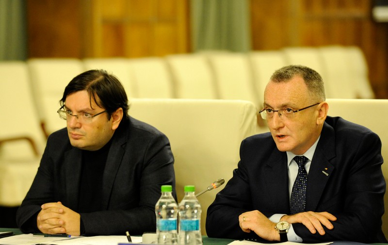 VIDEO | Momentul uitat al ministrului educației: Premier interimar după Colectiv, Cîmpeanu mințea alături de Bănicioiu