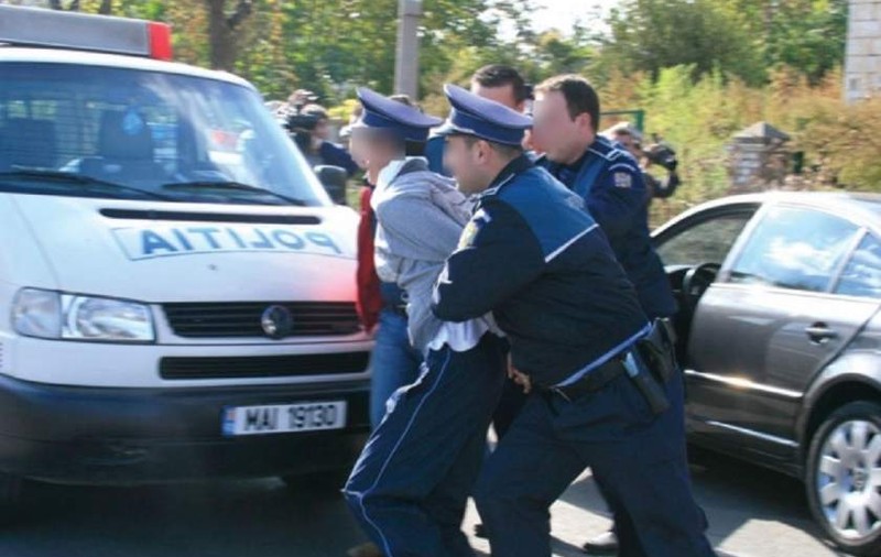 Klaus Iohannis atacă la CCR proiectul de lege care le dă puteri sporite poliţiştilor. Folosirea dispozitivelor cu electroşocuri, printre aspectele sesizate