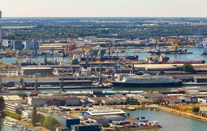 Portul olandez Rotterdam, cel mai mare din Europa, se pregătește pentru un eventual război cu Rusia