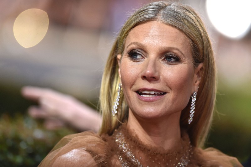 Gwyneth Paltrow și-a luat măsuri de precauție, în drum spre Paris