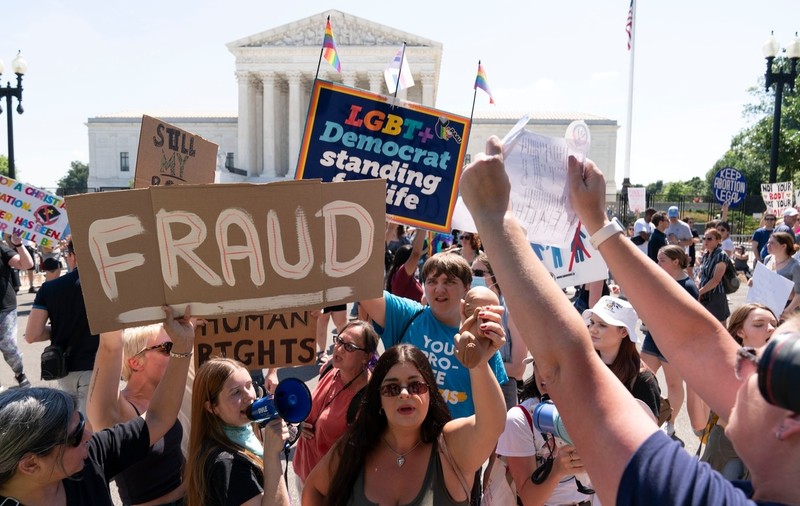 O nouă zi de proteste la Washington, după interzicerea avortului: „Drepturile femeilor sunt drepturile omului”