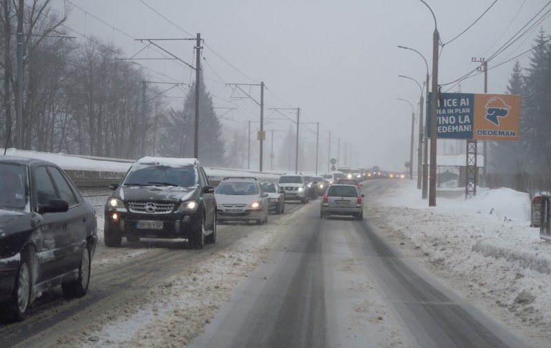 Trafic rutier aglomerat pe Valea Prahovei, mai ales între Predeal şi Buşteni