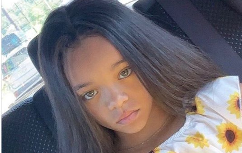 Fetița care seamănă perfect cu Rihanna a semnat primul ei contract ca model