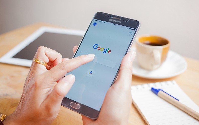 Ce caută românii pe Google înainte de Paște: cum se vopsesc ouăle, când începe școala și „drobul de miel Scărlătescu‟