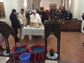 În timpul unei slujbe de acum patru ani | FOTO: Mihai Drigă