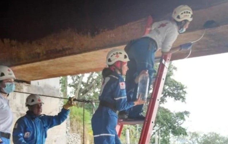 Un tânăr de 24 de ani a rămas 3 zile prins într-un pod în Columbia | FOTO