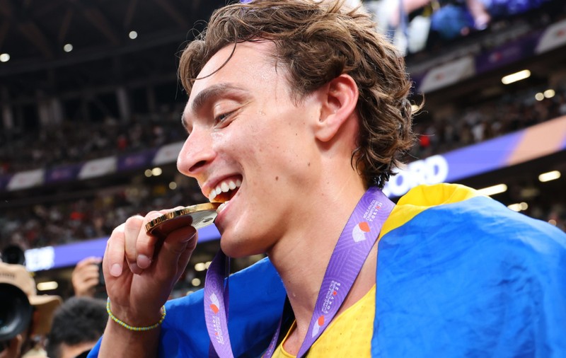 Armand Duplantis, primul om care a depășit 6,30 metri la săritura cu prăjina. Sportivul a luat medalia de aur la Tokyo