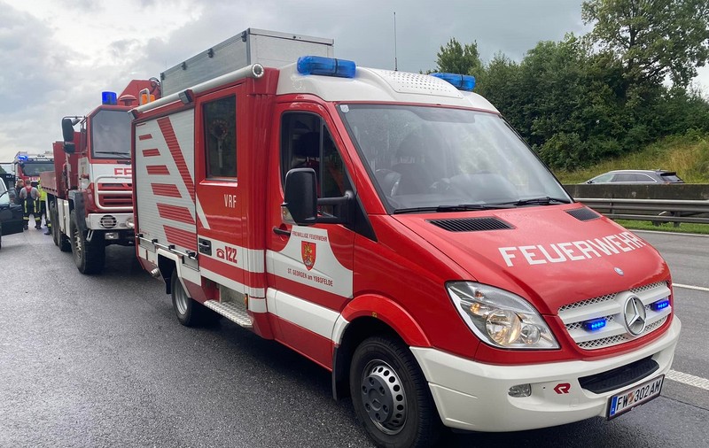 Un șofer român a fost găsit de pompieri cu mașina oprită pe banda a treia, de viteză, pe o autostradă din Austria: „Ceea ce bunul-simț interzice, de fapt”