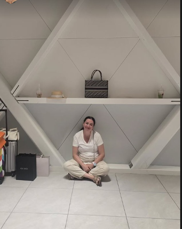 Ce a pățit Oana Roman pe aeroport, la întoarcerea din vacanță. Vedeta și fiica ei au petrecut câteva zile la Cannes. „Rămâneți ultimii mizerabili”