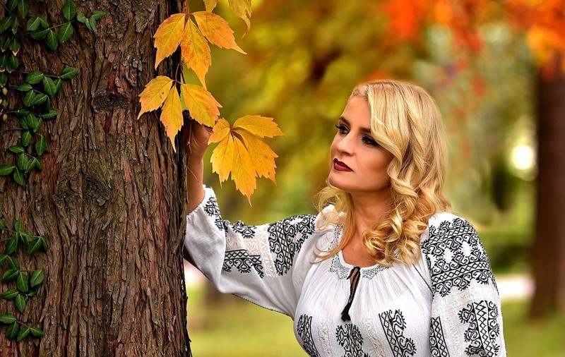 Fetița Claudiei Zamfir, artistă de muzică populară, a murit la naștere, acum 11 ani. Drama rememorată de cântăreață