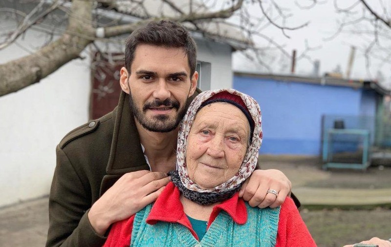 Viviana Sposub a cunoscut-o pe bunica lui George Burcea. Cum s-au fotografiat cei trei. „Te iubim mult”