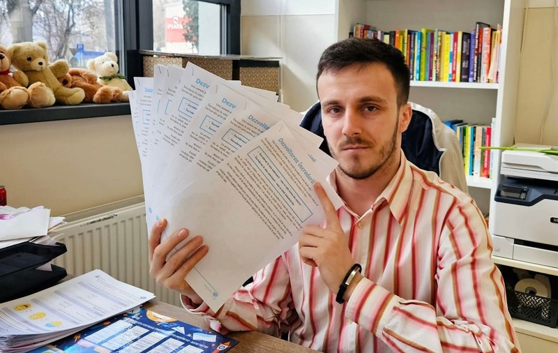 Învățătorul Petruț Rizea, după un AVC suferit din cauza epuizării la școală: „Pur și simplu am căzut din picioare”. Mesajul pe care-l transmite celor din minister